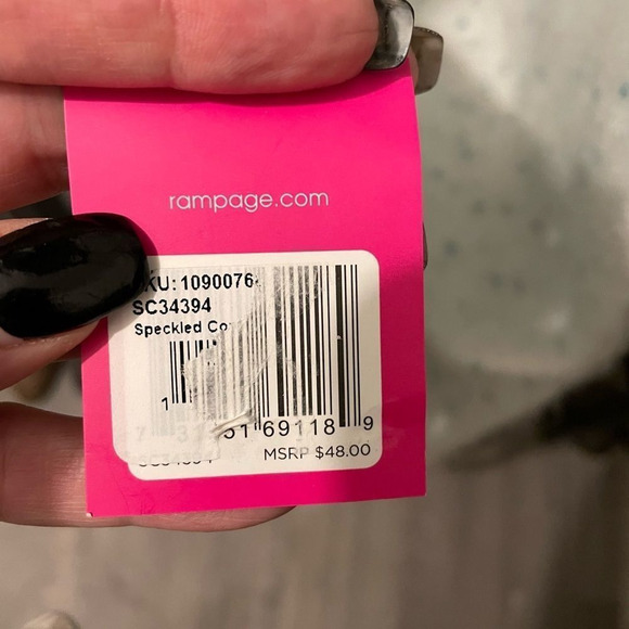 Gorgeous Warm Scarf - Picture 2 of 5